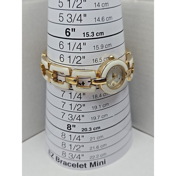 Avon White Enamel Gold Tone Link Bracelet Ladies Quartz Watch New Battery - Picture 6 of 9